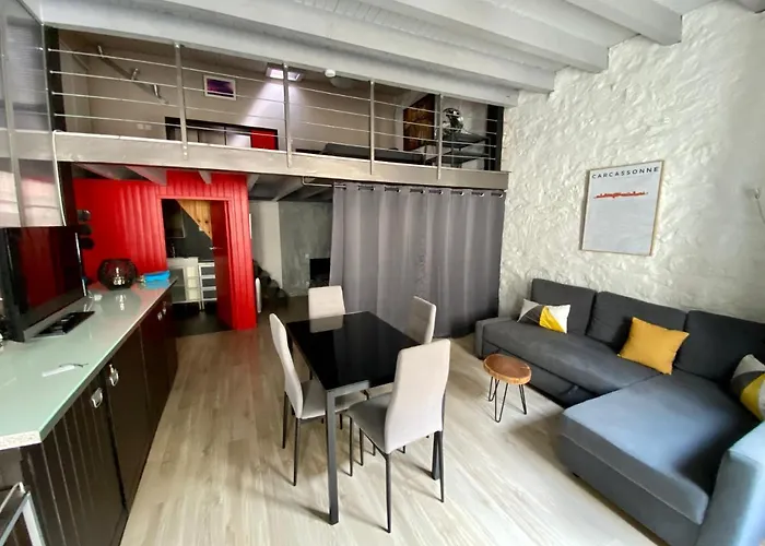 La Maison D\'Alix, A L\'Interieur De La Cite Medievale!