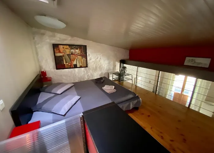 La Maison D\'Alix, A L\'Interieur De La Cite Medievale!